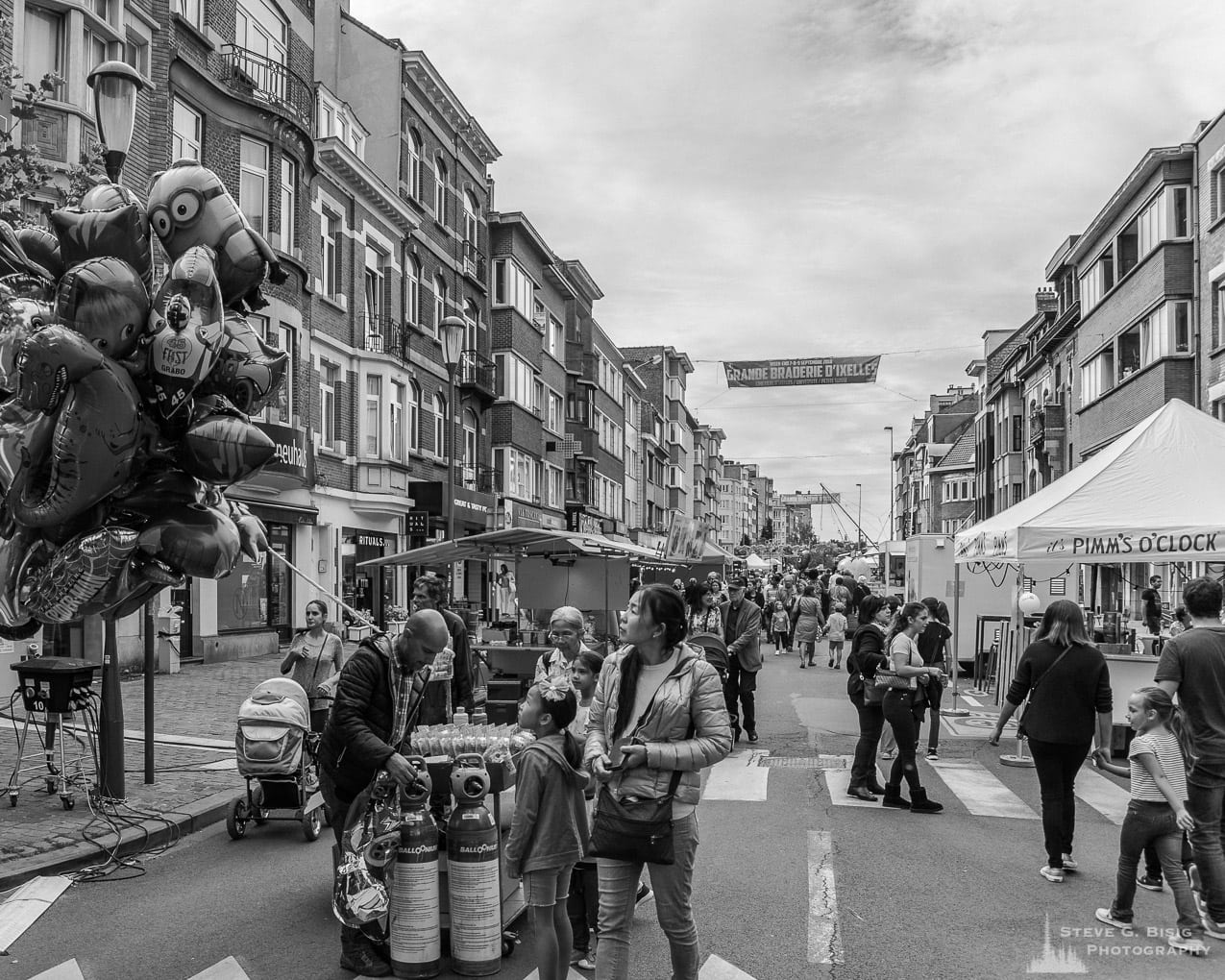 Photo 10/32 of a series of black and white photographs from the 2018 Grande Braderie D'Ixelles sidewalk sale and street festival in Brussels, Belgium.