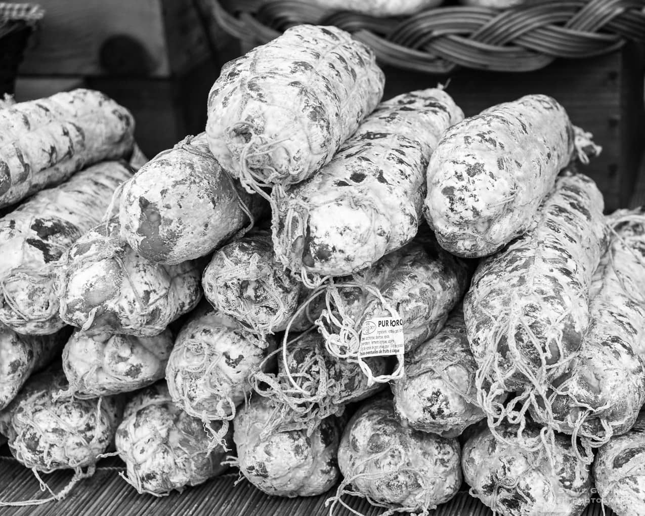 Photo 12/32 of a series of black and white photographs from the 2018 Grande Braderie D'Ixelles sidewalk sale and street festival in Brussels, Belgium.