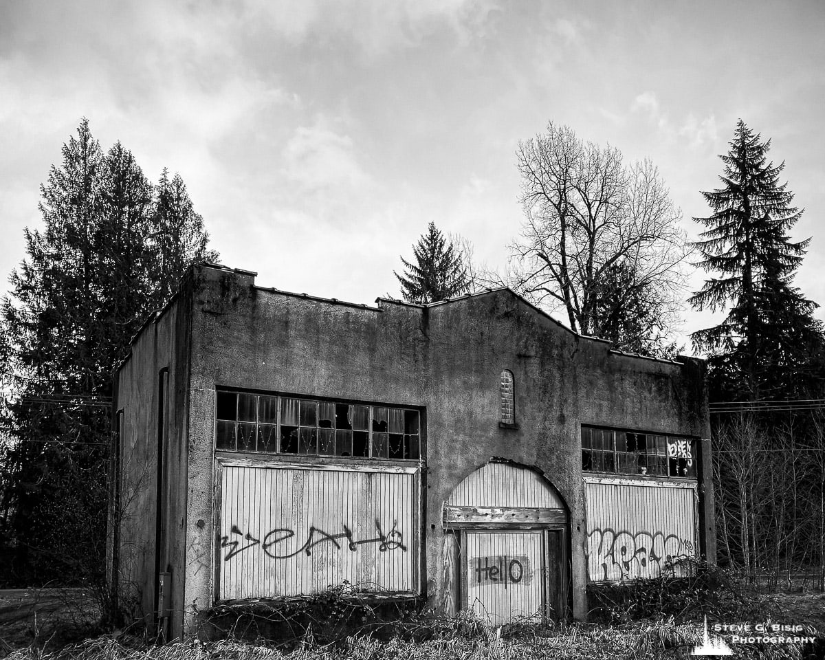 A black and white mobile photograph of an old abandoned building in Carlson, Washington.