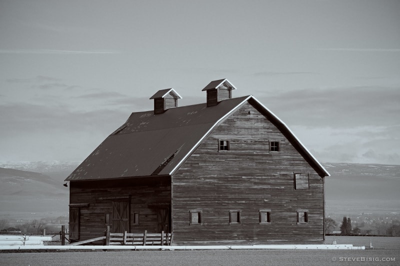 Old Barn, Manastash Road and Strande Road, Ellensburg, Washington, 2011